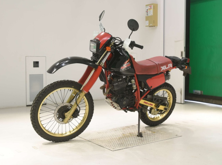 Мотоцикл Honda XLR250R з пробігом 10151 km з пробігом 10151 km