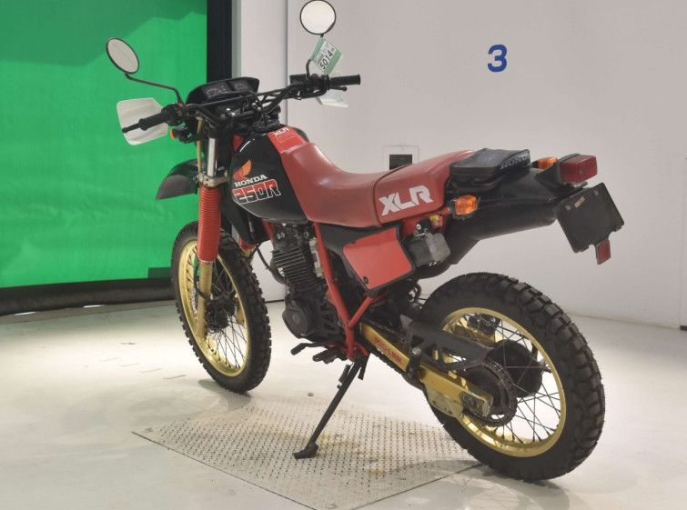 Мотоцикл Honda XLR250R з пробігом 10151 km з пробігом 10151 km