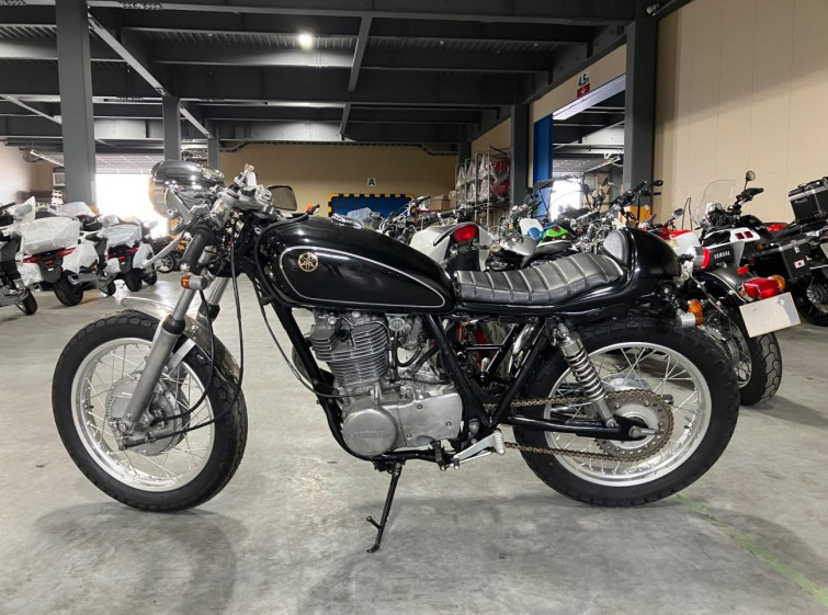 Мотоцикл Yamaha SR400 с пробегом 14159 km