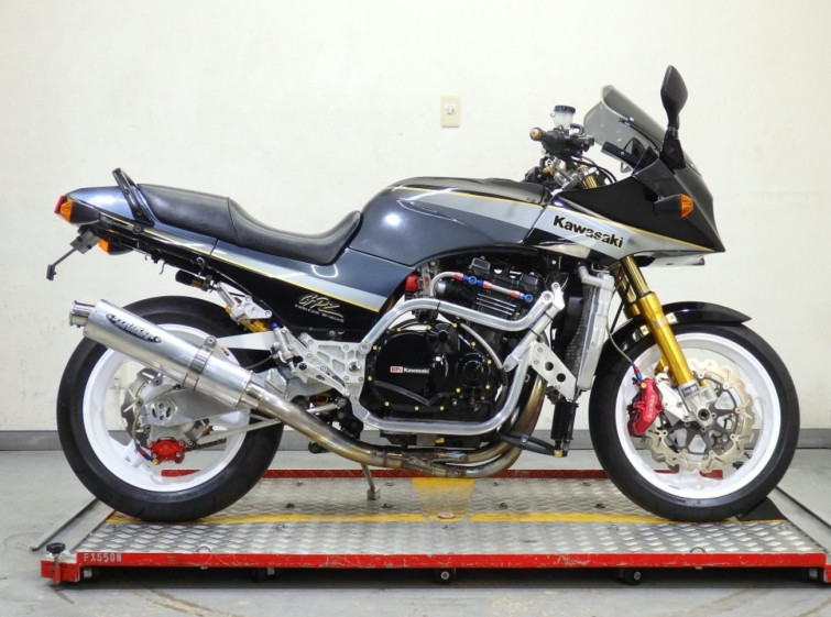 Мотоцикл Kawasaki GPZ900R з пробігом 33654 km