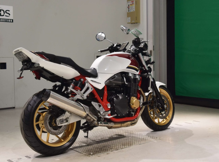 Мотоцикл Honda CB1300SF з пробігом 17902 km з пробігом 17902 km