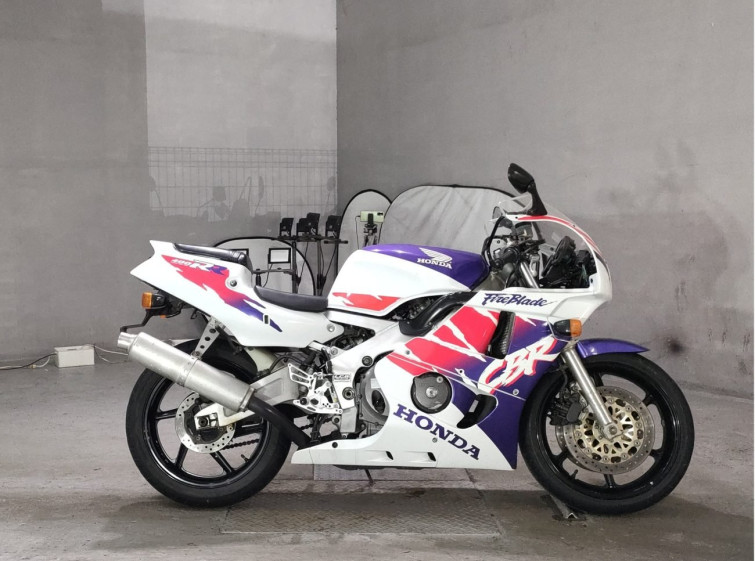 Мотоцикл Honda CBR400RR з пробігом 4442 km