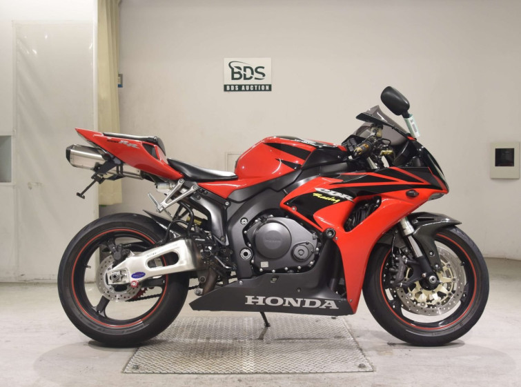 Мотоцикл Honda CBR1000RR с пробегом 75253 km