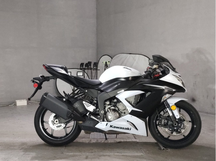 Мотоцикл Kawasaki ZX-6R з пробігом 12061 km