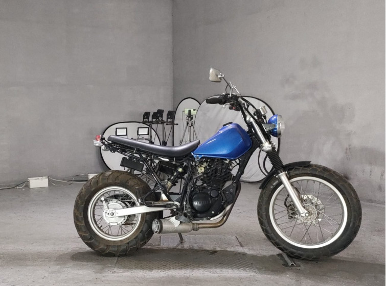 Мотоцикл Yamaha TW225 с пробегом 1928 km