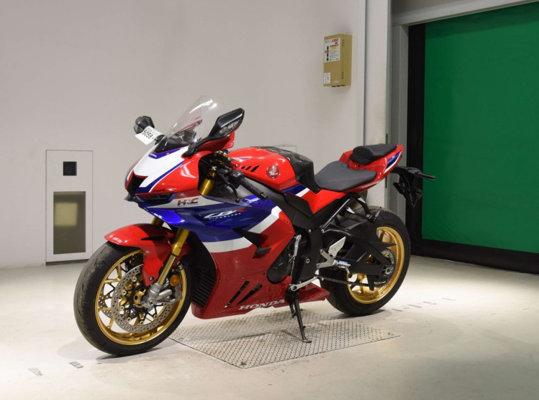 Мотоцикл Honda CBR1000RR с пробегом 17600 km с пробегом 17600 km