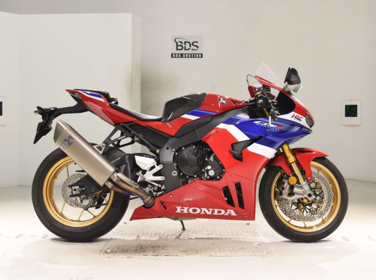 Мотоцикл Honda CBR1000RR с пробегом 17600 km с пробегом 17600 km