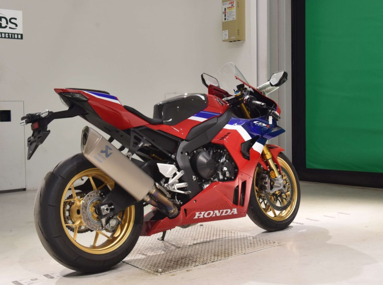 Мотоцикл Honda CBR1000RR с пробегом 17600 km с пробегом 17600 km
