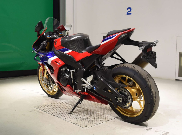 Мотоцикл Honda CBR1000RR с пробегом 17600 km с пробегом 17600 km