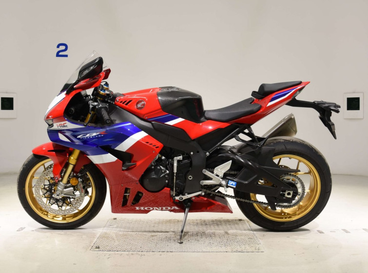 Мотоцикл Honda CBR1000RR с пробегом 17600 km с пробегом 17600 km
