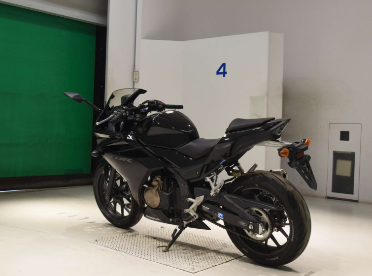Мотоцикл Honda CBR400R з пробігом 35542 km з пробігом 35542 km