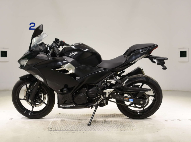 Мотоцикл Kawasaki NINJA400 с пробегом 24489 km с пробегом 24489 km
