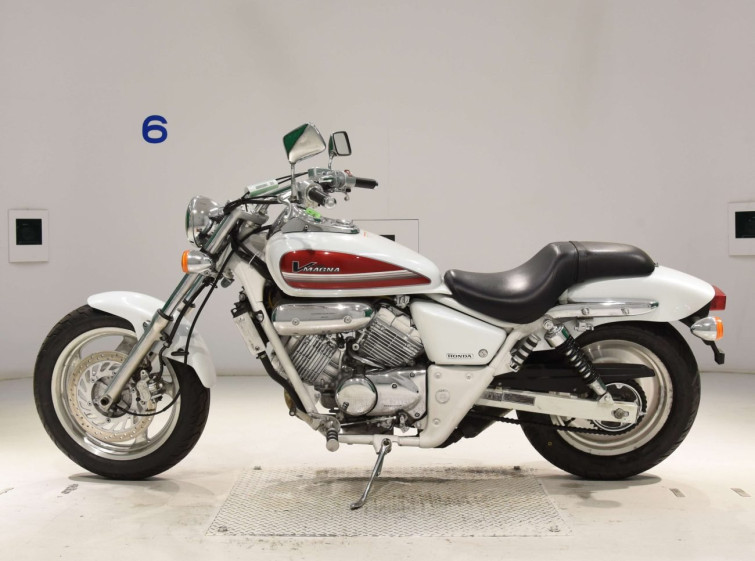 Мотоцикл Honda MAGNA250 с пробегом 23425 km с пробегом 23425 km