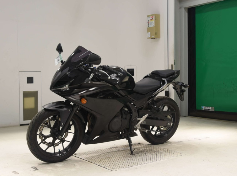 Мотоцикл Honda CBR400R с пробегом 10166 km с пробегом 10166 km