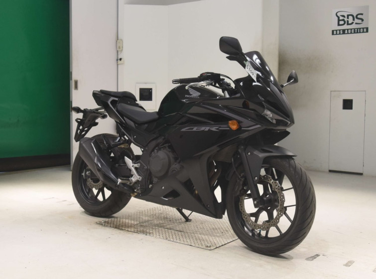 Мотоцикл Honda CBR400R с пробегом 10166 km с пробегом 10166 km