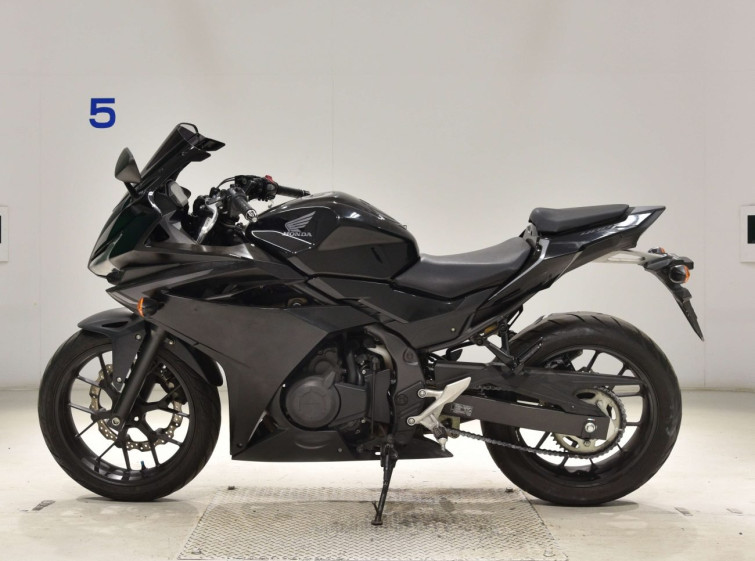 Мотоцикл Honda CBR400R с пробегом 10166 km с пробегом 10166 km