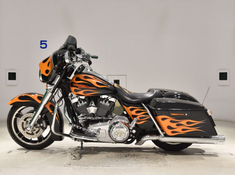 Мотоцикл HD SREET GLIDE FLHX1580 с пробегом 23232 km с пробегом 23232 km