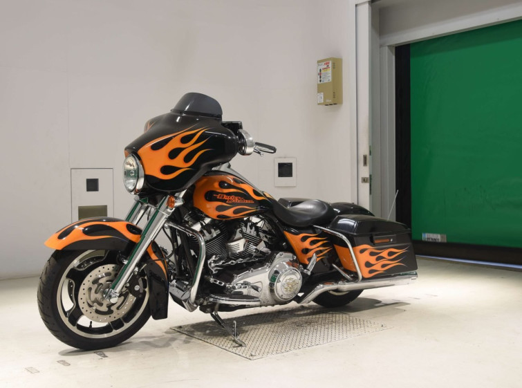 Мотоцикл HD SREET GLIDE FLHX1580 с пробегом 23232 km с пробегом 23232 km