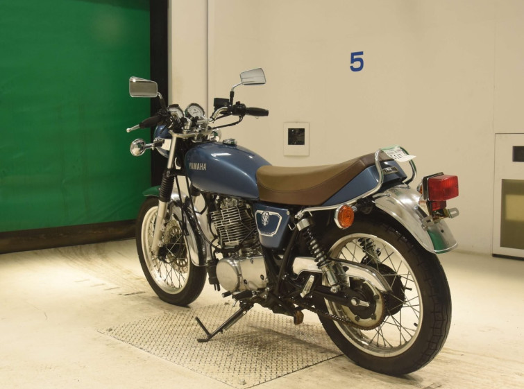 Мотоцикл Yamaha SR400 с пробегом 5176 km с пробегом 5176 km