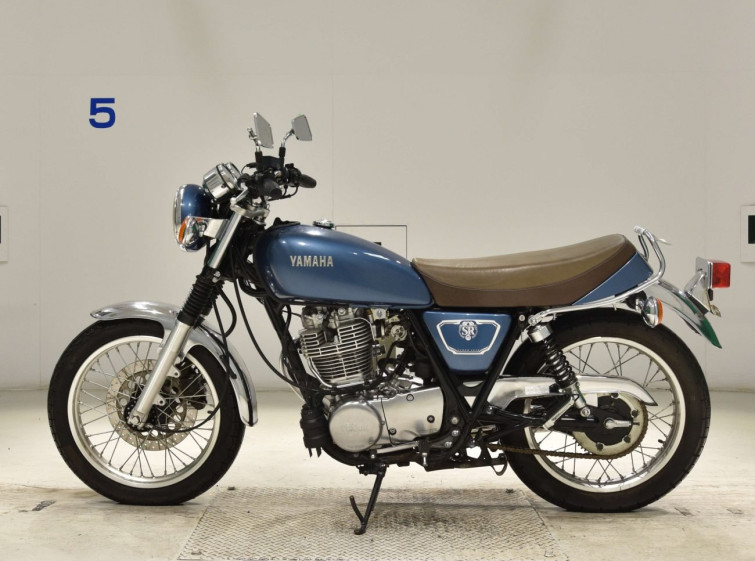 Мотоцикл Yamaha SR400 с пробегом 5176 km с пробегом 5176 km