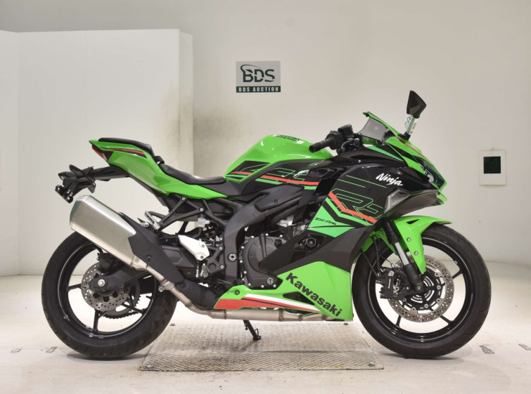 Мотоцикл Kawasaki ZX-4RR з пробігом 3885 km