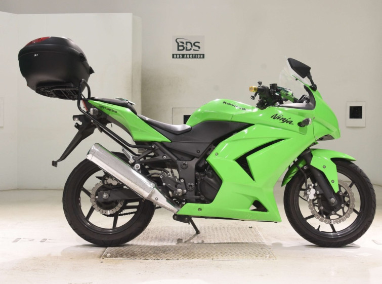Мотоцикл Kawasaki NINJA250R с пробегом 18268 km