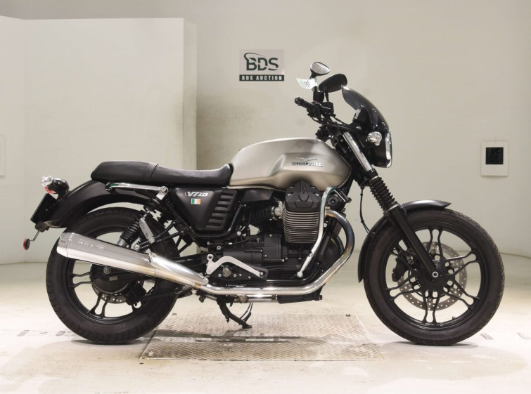 Мотоцикл Moto Guzzi V7 STONE з пробігом 27972 km