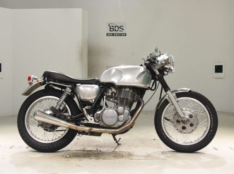 Мотоцикл Yamaha SR400 з пробігом 16808 km з пробігом 16808 km