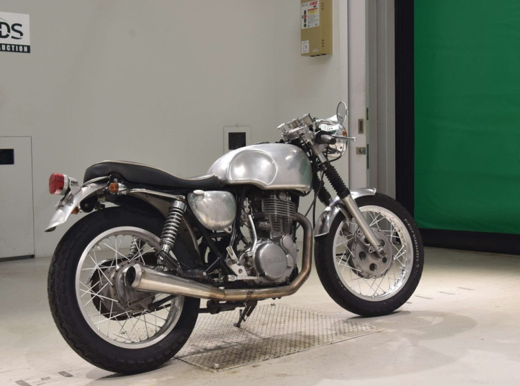 Мотоцикл Yamaha SR400 з пробігом 16808 km з пробігом 16808 km