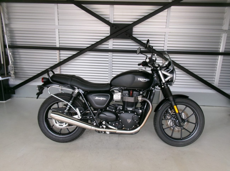 Мотоцикл Triumph STREET TWIN с пробегом 11600 km