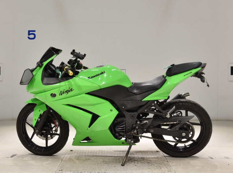 Мотоцикл Kawasaki NINJA250R с пробегом 48477 km с пробегом 48477 km