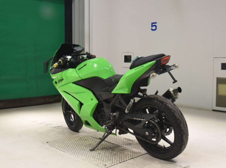 Мотоцикл Kawasaki NINJA250R с пробегом 48477 km с пробегом 48477 km