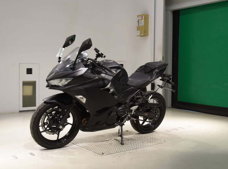 Мотоцикл Kawasaki NINJA400 с пробегом 27806 km с пробегом 27806 km