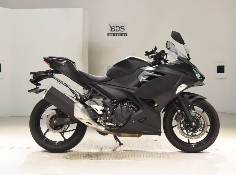 Мотоцикл Kawasaki NINJA400 с пробегом 27806 km с пробегом 27806 km