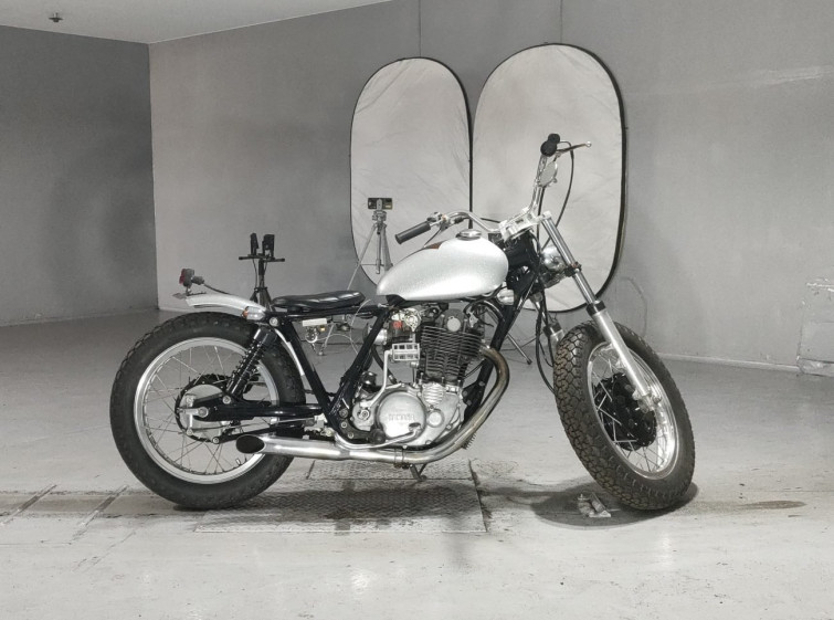 Мотоцикл Yamaha SR400 з пробігом 174 km