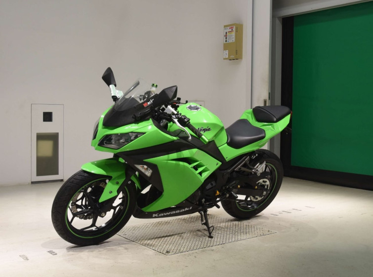 Мотоцикл Kawasaki NINJA250 с пробегом 9250 km с пробегом 9250 km