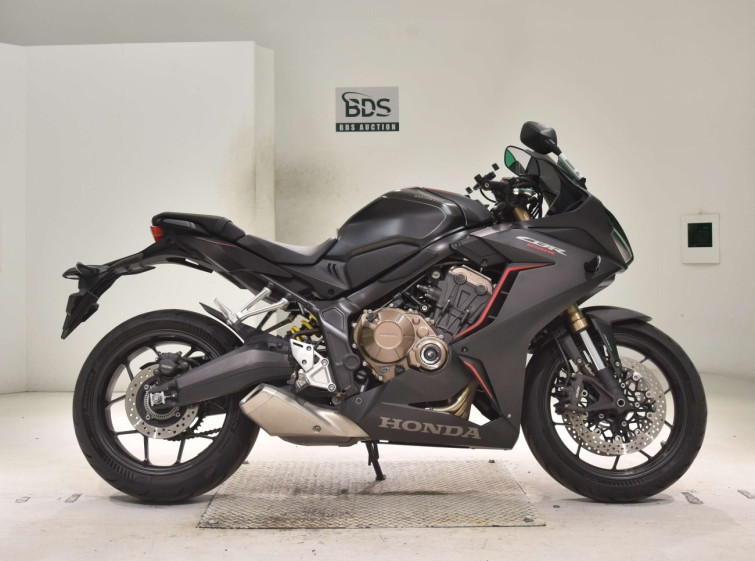 Мотоцикл Honda CBR650R з пробігом 27515 km