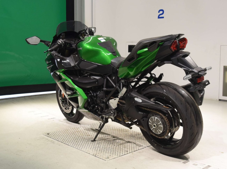 Мотоцикл Kawasaki NINJA H2 SX с пробегом 5865 km с пробегом 5865 km