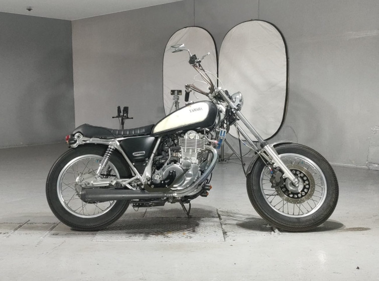 Мотоцикл Yamaha SR400 з пробігом 944 km