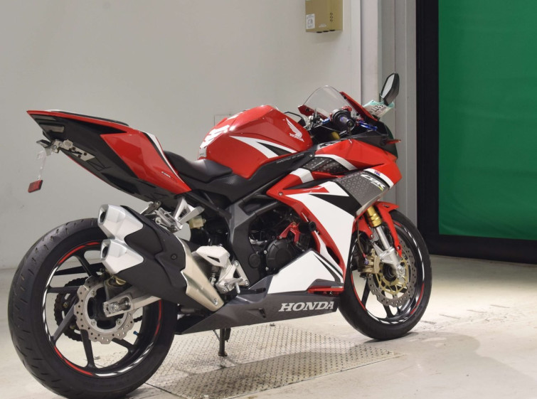 Мотоцикл Honda CBR250RR с пробегом 5975 km с пробегом 5975 km