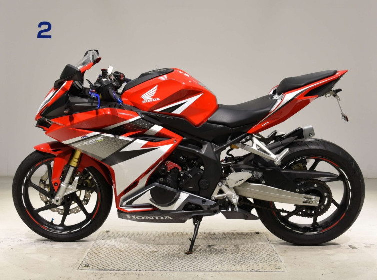 Мотоцикл Honda CBR250RR с пробегом 5975 km с пробегом 5975 km