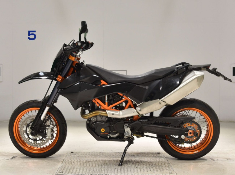 Мотоцикл KTM 690 SMC R с пробегом 23745 km с пробегом 23745 km
