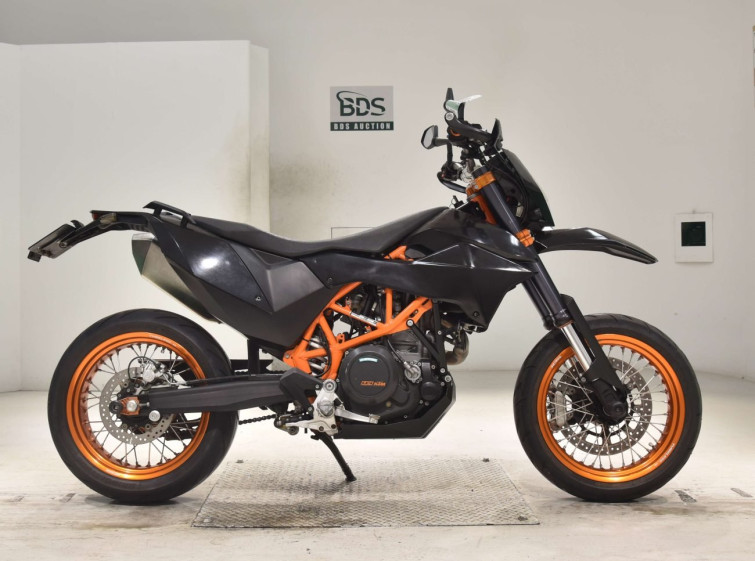 Мотоцикл KTM 690 SMC R с пробегом 23745 km с пробегом 23745 km
