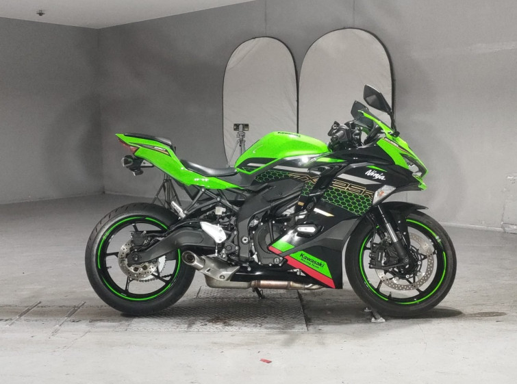 Мотоцикл Kawasaki NINJA ZX-25R KRT з пробігом 6240 km