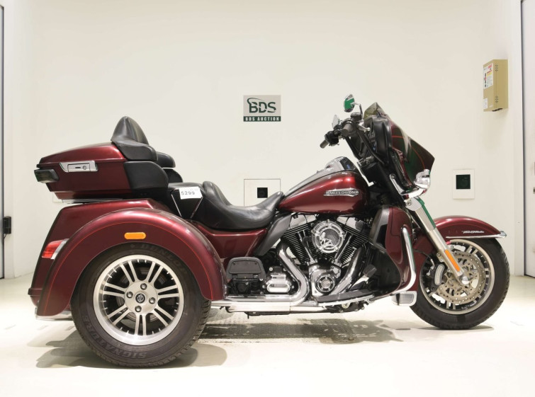 Мотоцикл HD ELECTRA GLIDE FLHTCU1690 TRIKE з пробігом 3262 km з пробігом 3262 km