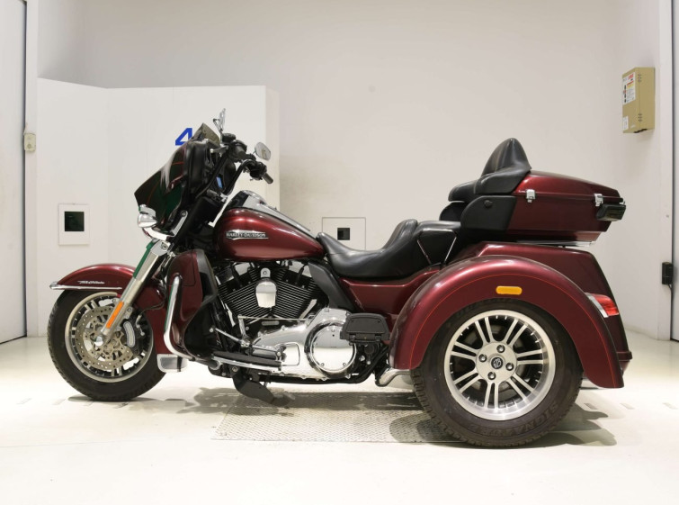 Мотоцикл HD ELECTRA GLIDE FLHTCU1690 TRIKE з пробігом 3262 km з пробігом 3262 km