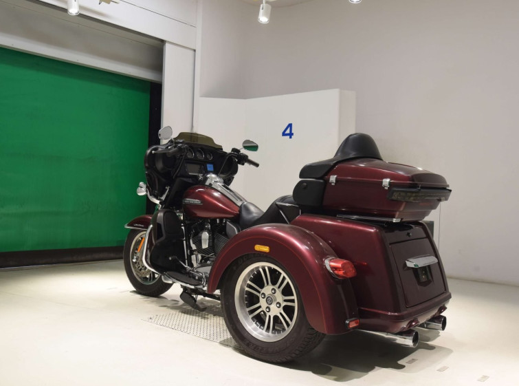 Мотоцикл HD ELECTRA GLIDE FLHTCU1690 TRIKE з пробігом 3262 km з пробігом 3262 km