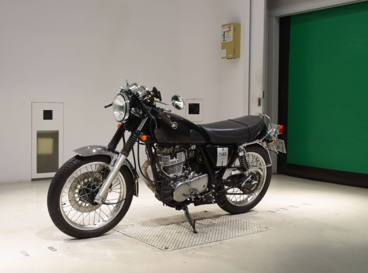 Мотоцикл Yamaha SR400 с пробегом 4495 km с пробегом 4495 km