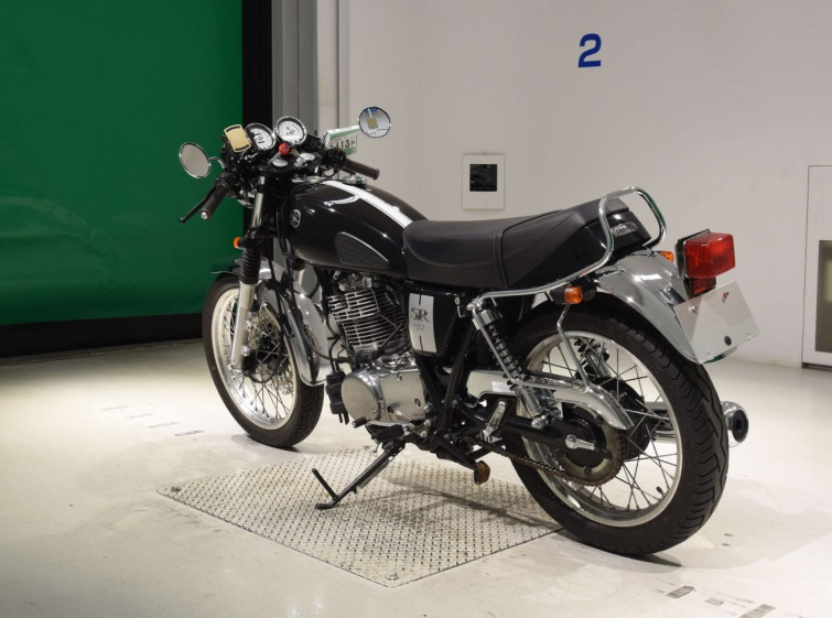 Мотоцикл Yamaha SR400 с пробегом 4495 km с пробегом 4495 km