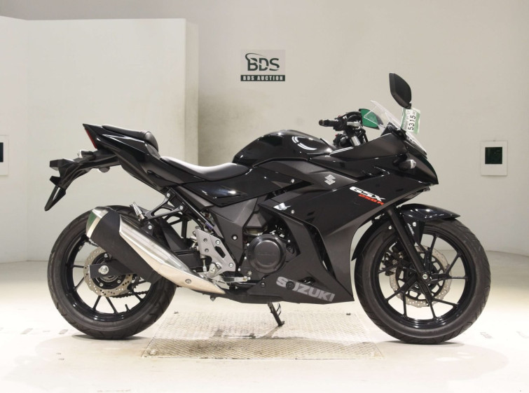 Мотоцикл Suzuki GSX250RA з пробігом 2079 km з пробігом 2079 km